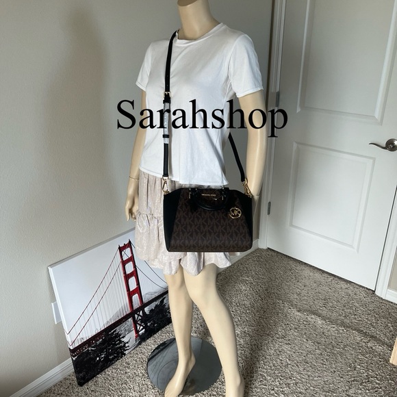 🌼Michael Kors Ciara medium messenger - Picture 8 of 15